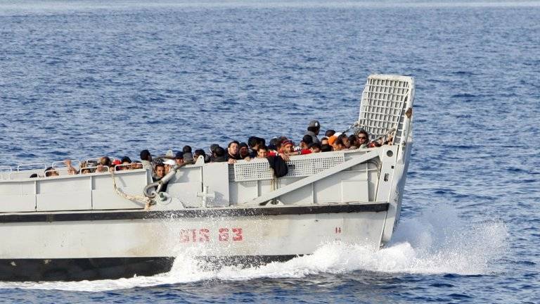 البحرية التونسية تنقذ 73 مهاجرا غير شرعيا من الغرق