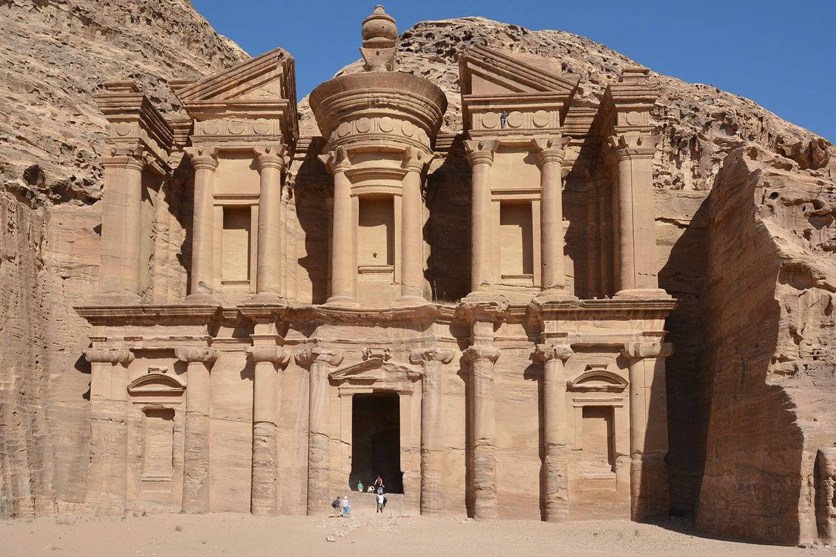 رئيس الوزراء الأردني يكشف حقيقة 