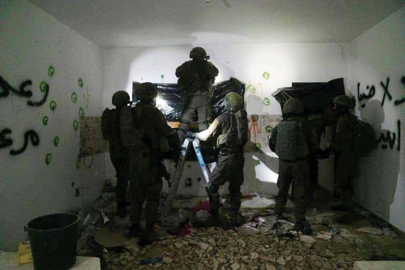 الاحتلال يفجر منزل رعد حازم منفذ هجوم «ديزنغوف»..
والخارجية الفلسطينية تدين «الاقتحام الدموي»