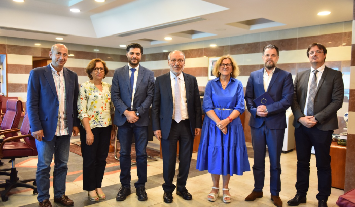 بحث في التحضيرات للعام الدراسي الجديد
الحلبي أكد دفع المتأخرات عن العام
الدراسي قبل نهاية الشهر الحالي