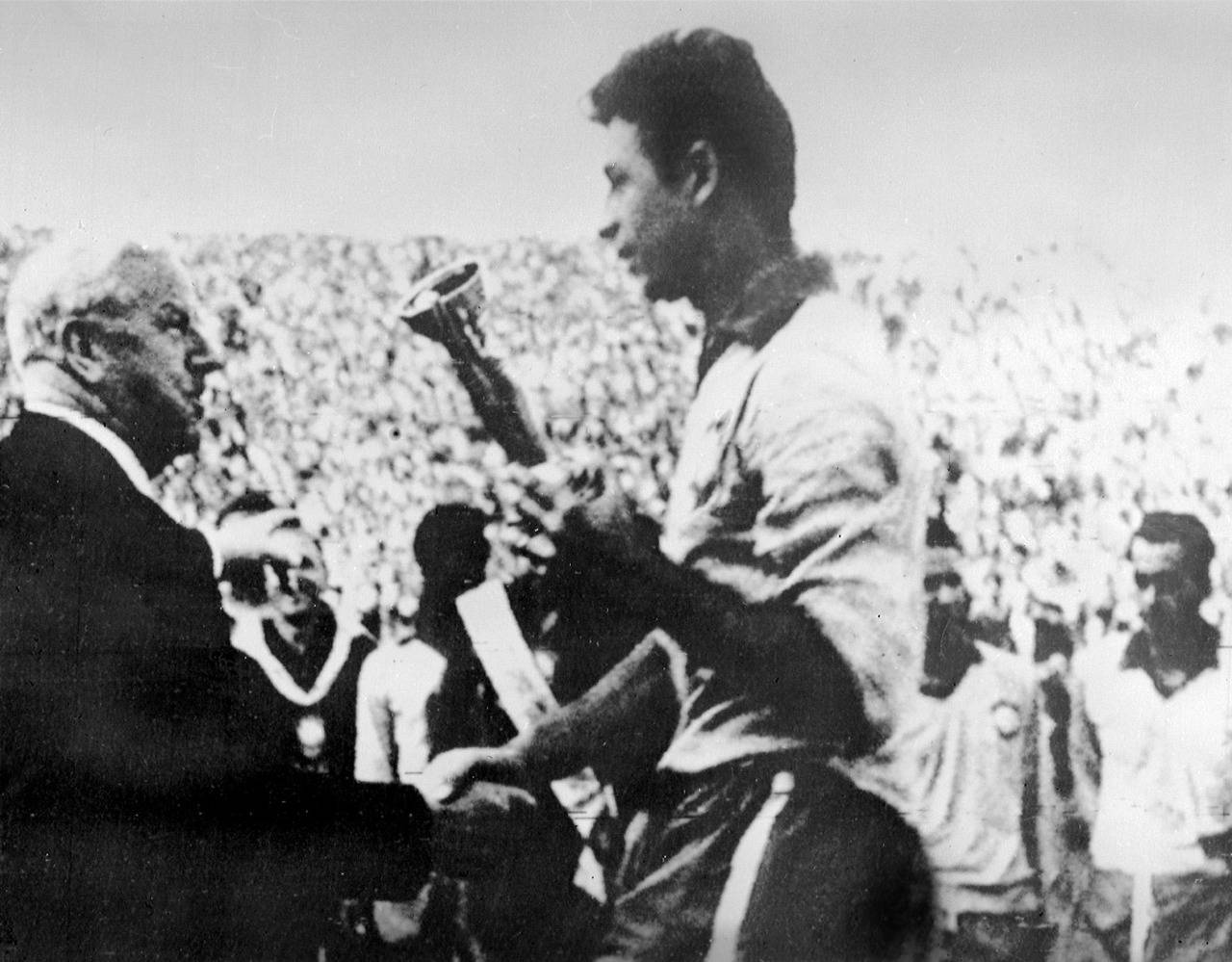 كأس العالم في تشيلي 1962: البرازيل تتوج بغياب "الملك" بيليه.. والهزة الأرضية والفوضى العارمة لم تمنع البلد الأميركي الجنوبي من التنظيم