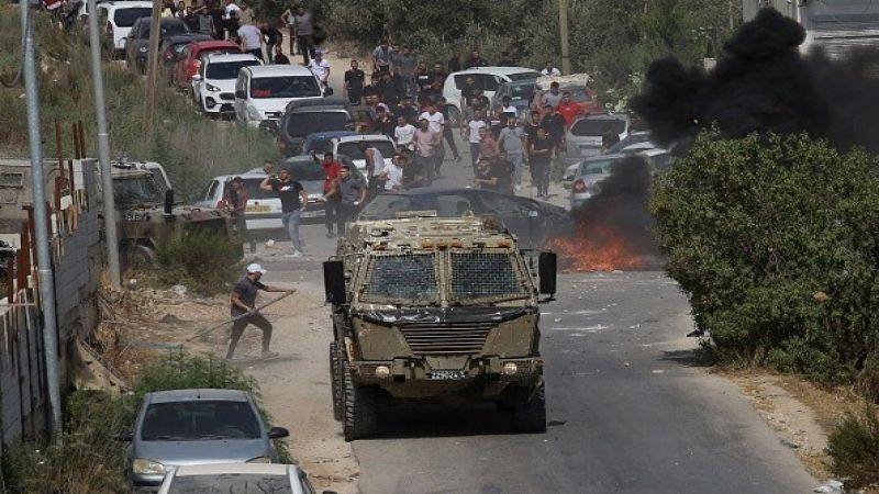 استهداف فلسطيني لحواجز قوات الاحتلال... وسلسلة إعتقالات في الضفة
إصابة 7 جنود إسرائيليين جراء إلقاء زجاجات حارقة على برج عسكري
