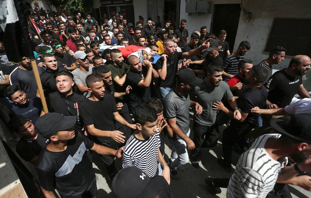فلسطين: استشهاد شاب برصاص الاحتلال
والاعتقالات مستمرة في الضفة الغربية