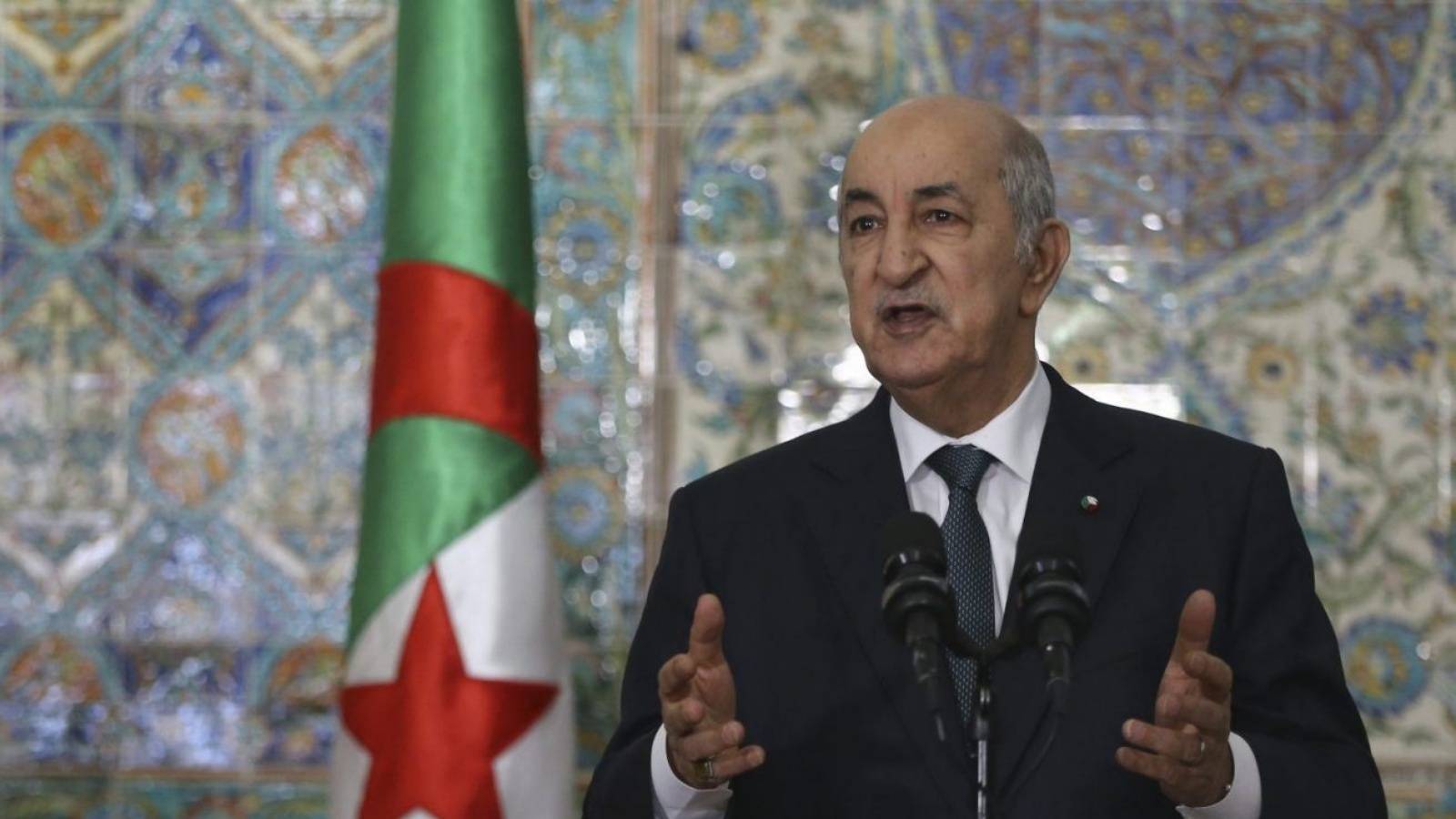 تبون يعفي 19 واليا من مهامهم