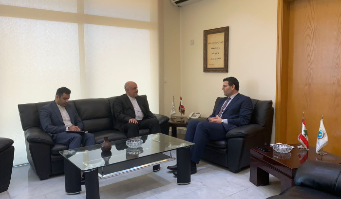 الحاج حسن يبحث والسفير الإيراني
تعزيز المشاريع المشتركة الزراعية