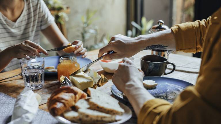 خبير يكشف الأطعمة التي يجب تجنبها في وجبة الإفطار لإنقاص الوزن