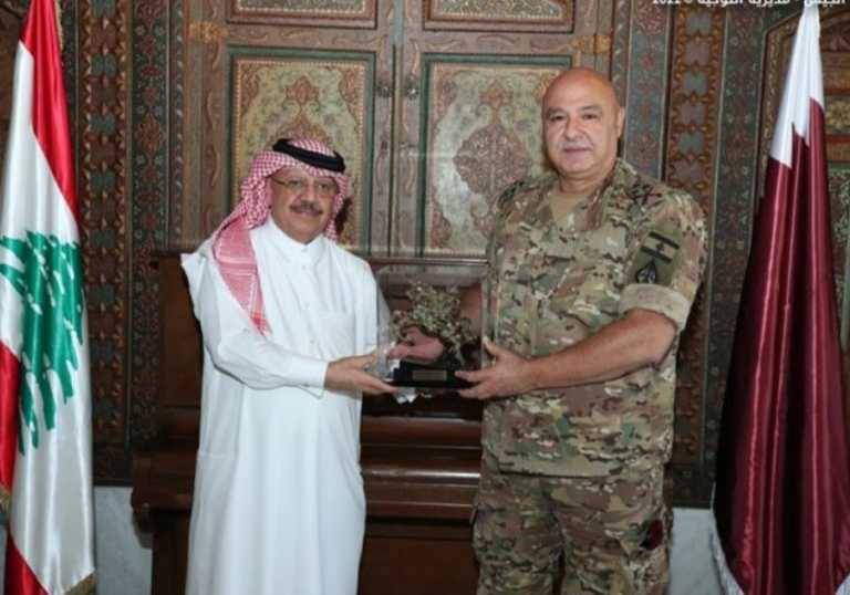 قيادة الجيش كرّمت سفير قطر
عون: نثمّن الجهود الدؤوبة
التي يبذلها لتعزيز العلاقات