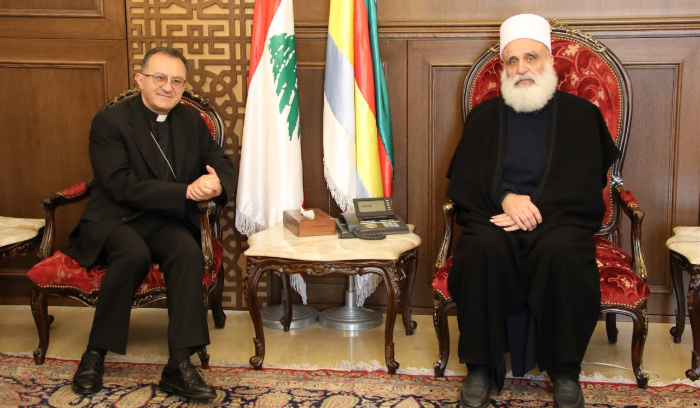 تلقّى إتصالاً من الخطيب
أبي المنى التقى السفير البابوي
و"الجماعة" والمستشار الثقافي الإيراني