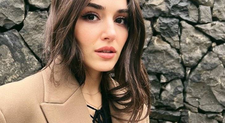 ماذا قالت شقيقة هاندا أرتشيل عن مرض طفلتها بالسرطان؟