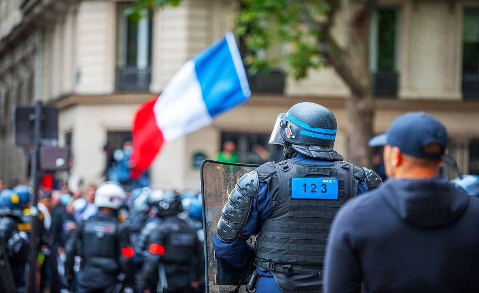 إحتجاجات في فرنسا مطالبة باستقالة ماكرون