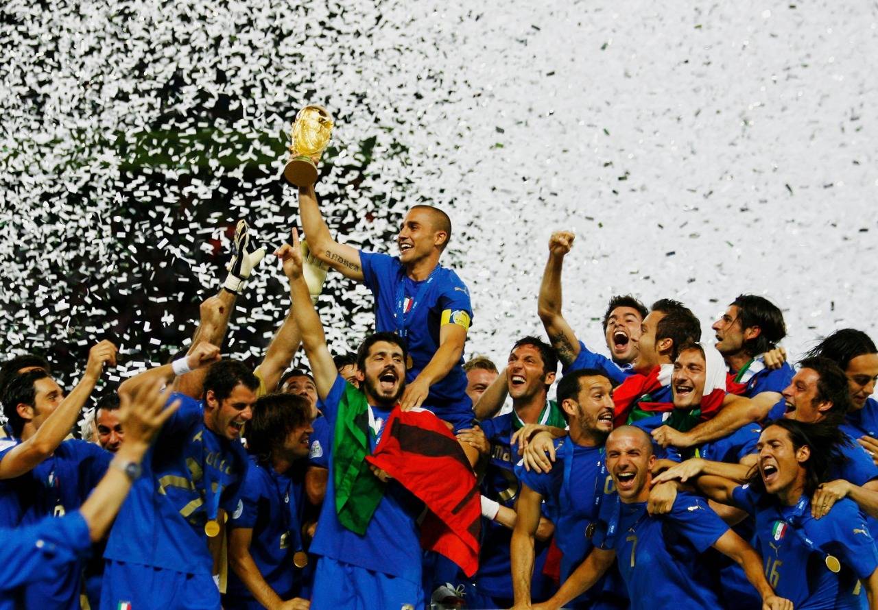 كأس العالم في ألمانيا 2006: إيطاليا ترفع الكأس للمرة الرابعة.. و"نطحة" الفرنسي زيدان العلامة الفارقة في البطولة