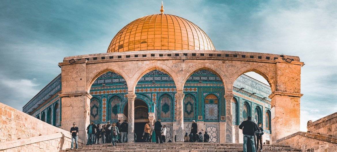 السورُ الواقي في نسختِه الجديدة 
وطبعتِه الثانية