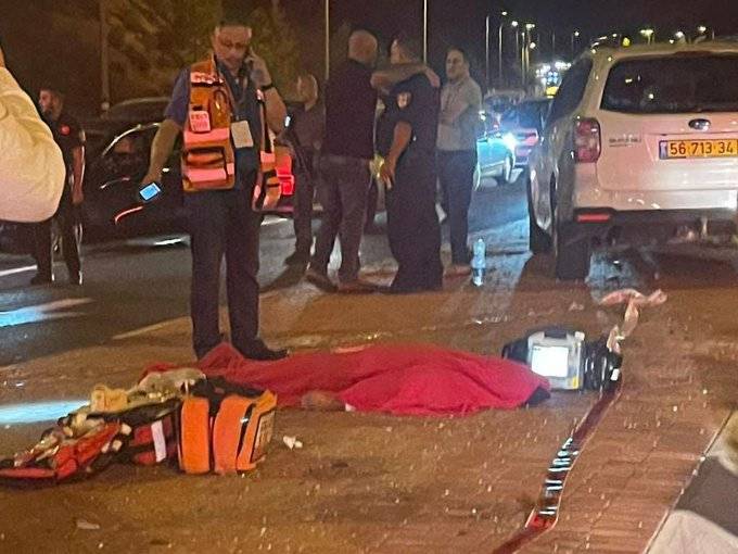5 إصابات بعملية طعن قرب مستوطنة "موديعين" واستشهاد المنفذ