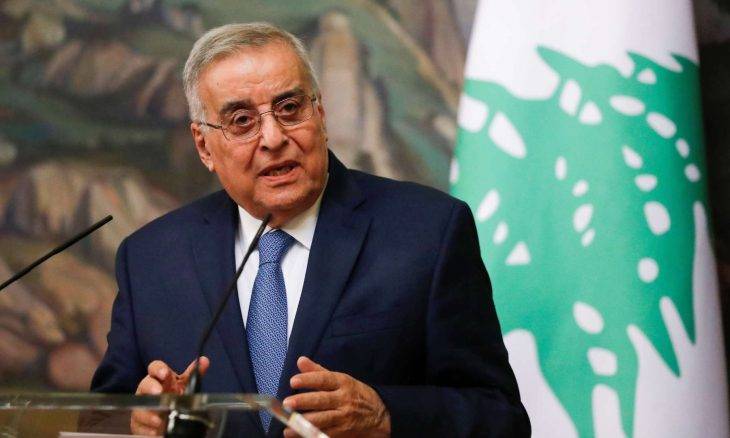 "الخارجية" توضح سبب غياب العلم اللبناني عن لقاء ميقاتي ورئيسي