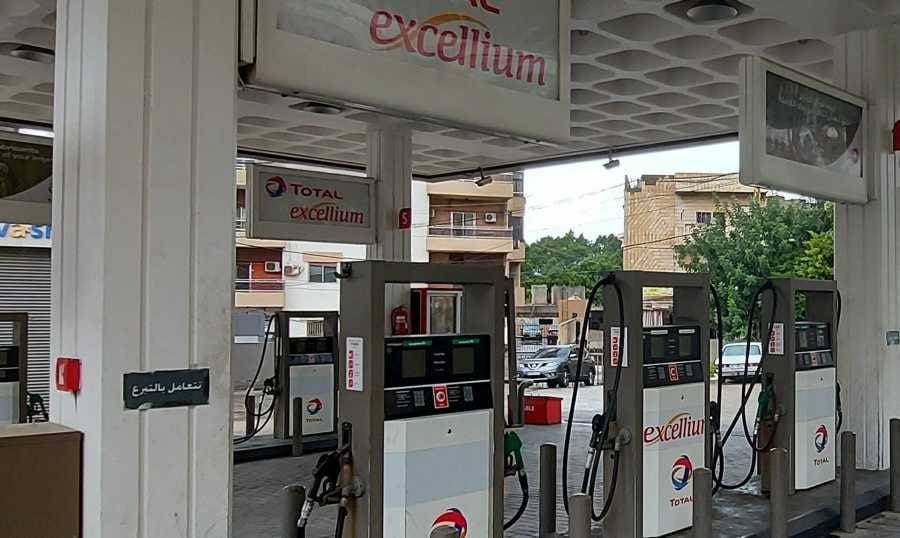 محطات تستمر بالاقفال... بسبب تاخير صدور جدول الاسعار
البراكس:اسعار البنزين لا سقف لها لانها مرتبطة بدولار السوق السوداء