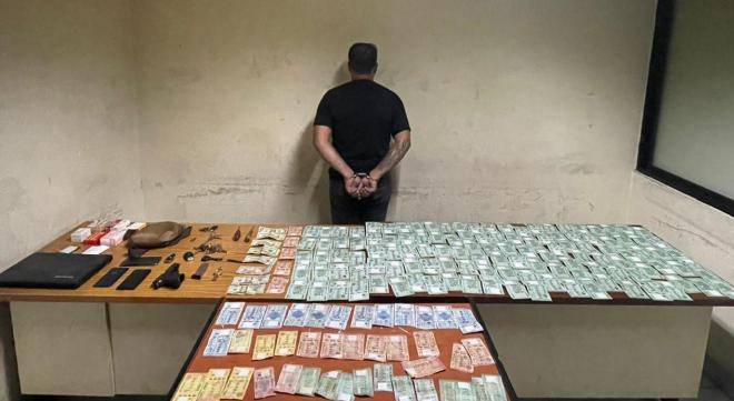 نفّذ أكثر من 65 عملية سرقة من داخل سيارات وهذا كان مصيره!