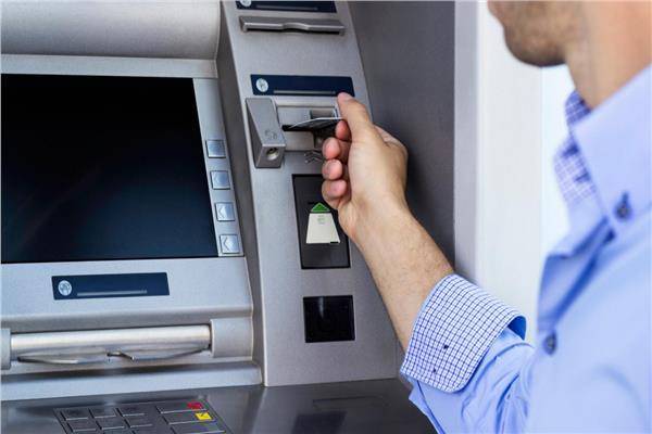 معلومات مصرفية.. "المركزي" يخفّض الإستفادة الشهرية من 500 إلى 400 دولار