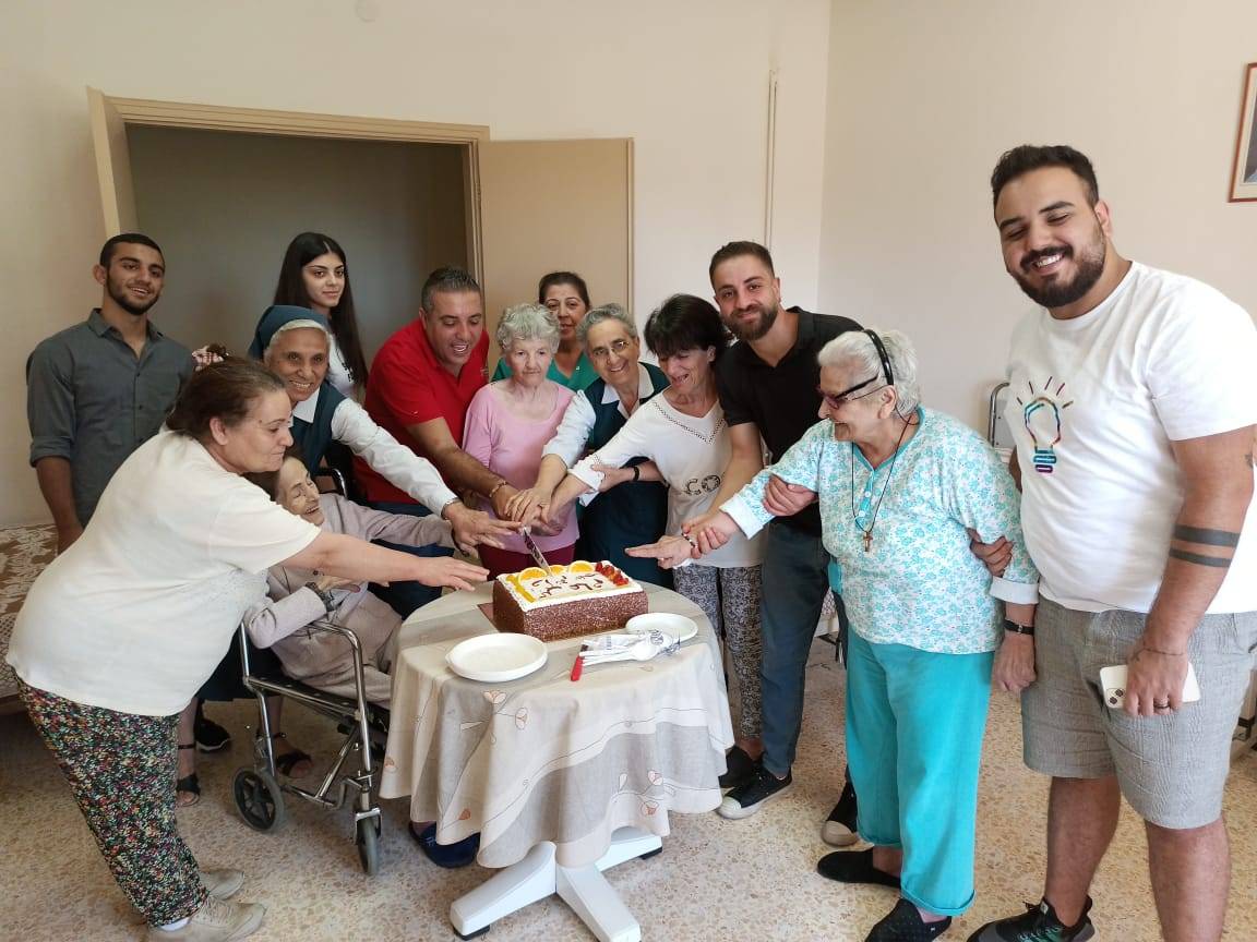 حركة شباب الشرق تولم على شرف المسنين احتفاء باليوم العالمي للمسن