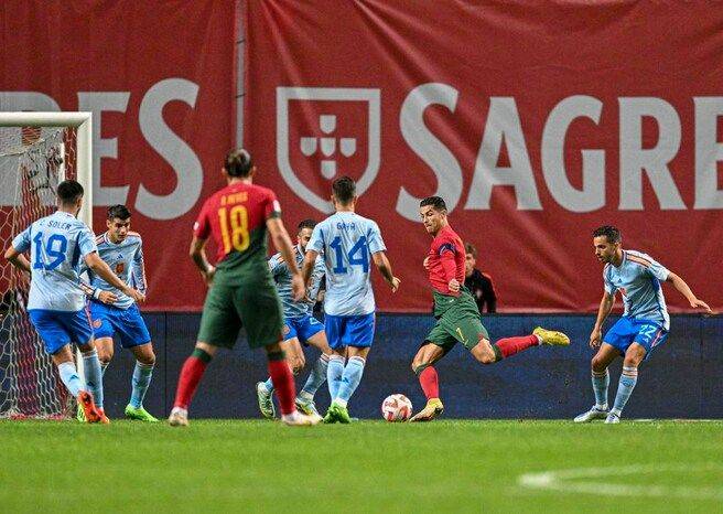 منتخب اسبانيا آخر المتأهلين الى نصف نهائي دوري الأمم الأوروبية