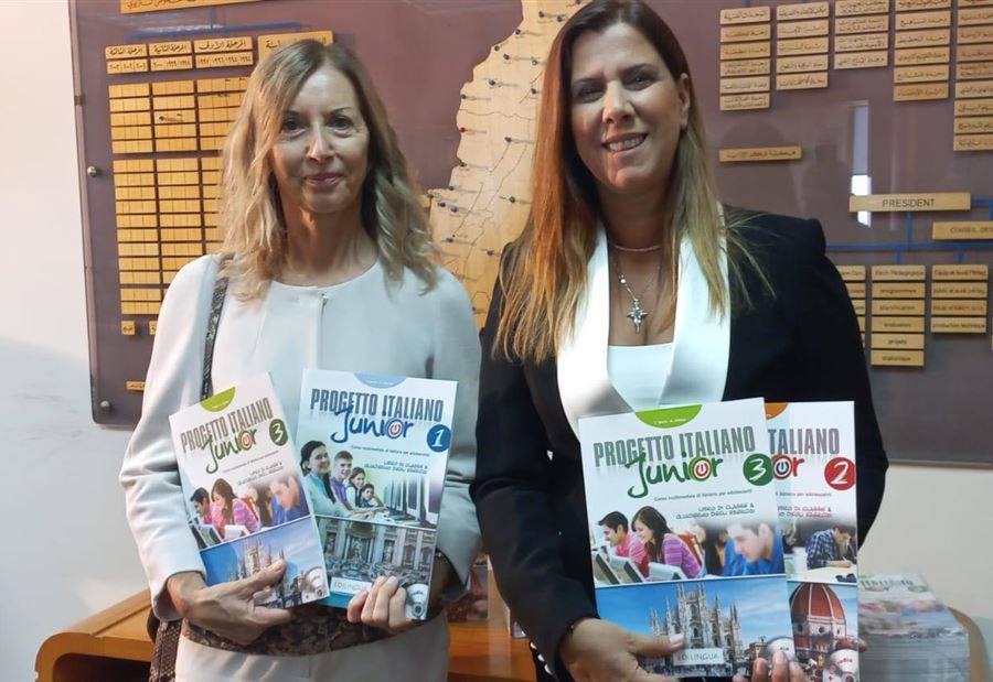 السفيرة الإيطاليّة سلّمت "المركز التربوي
للبحوث والإنماء" كتبا لتعلّم اللغة الإيطاليّةّ