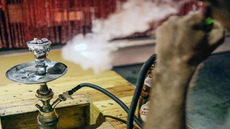 تدخين «النرجيلة» عادة مكتسبة أضحت «فشة خلق»!
غانم لـ «الديار»: الشباب ما دون الـ 40 عاماً أكثر عرضة للإصابة بأمراض القلب جراء التدخين
الغالي: لتعزيز الوعي في ظل غياب السياسة العامة الموجّهة للسلوكيات الصحية الجيّدة