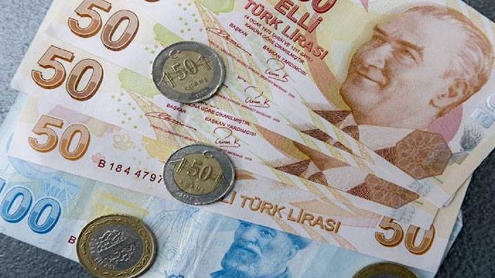الليرة التركية تهبط إلى أدنى مستوى لها على الإطلاق مقابل الدولار