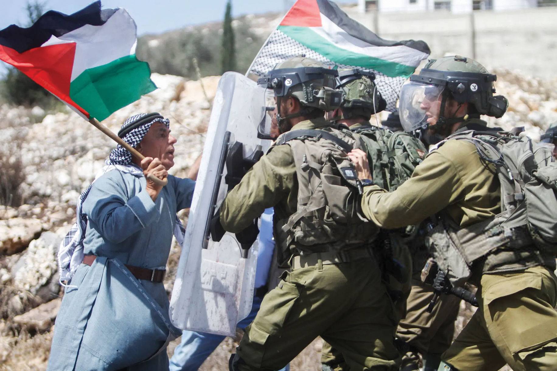 شهيد فلسطيني وثلاثة جرحى خلال اقتحام قوات الإحتلال لنابلس
«حماس» تدعو الفلسطينيين لمواجهة «أخطر عدوان على الأقصى منذ احتلاله»
