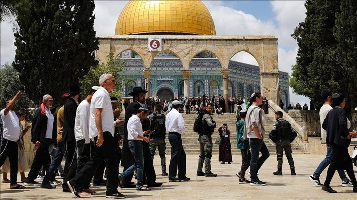 التلموديون يدنسون الاقصى لليوم الثالث