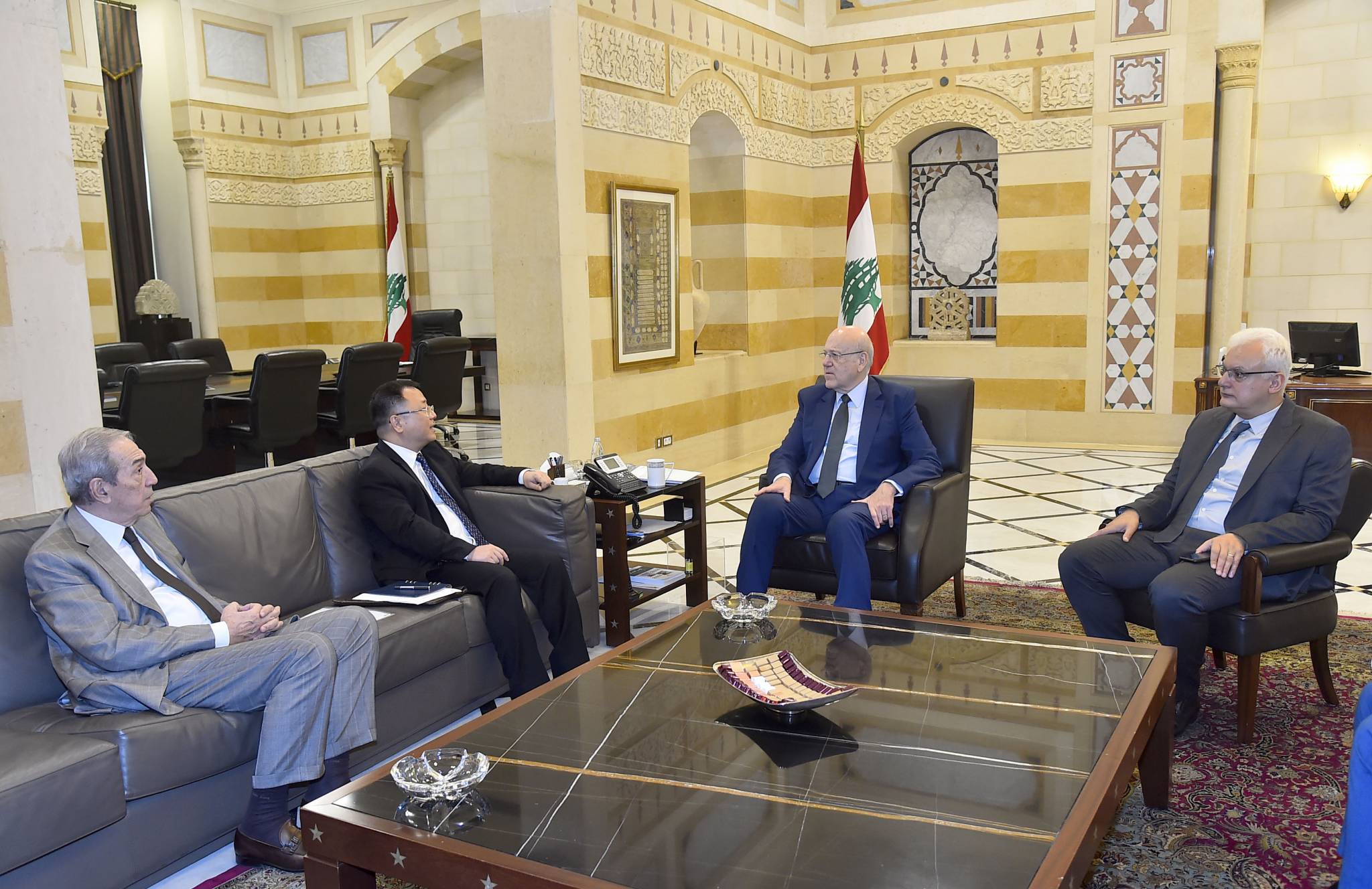 ميقاتي التقى سفير الصين وحجار
فرونتسكا: تبادلنا أجواء زيارته لنيويورك