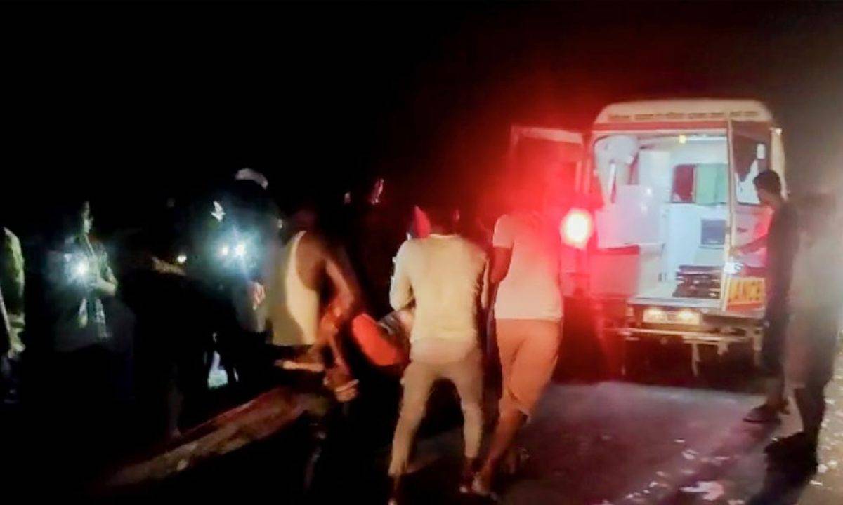 مقتل 26 شخصاً في حادث مقطورة
كانت تقلّ حجّاجاً هندوس في الهند