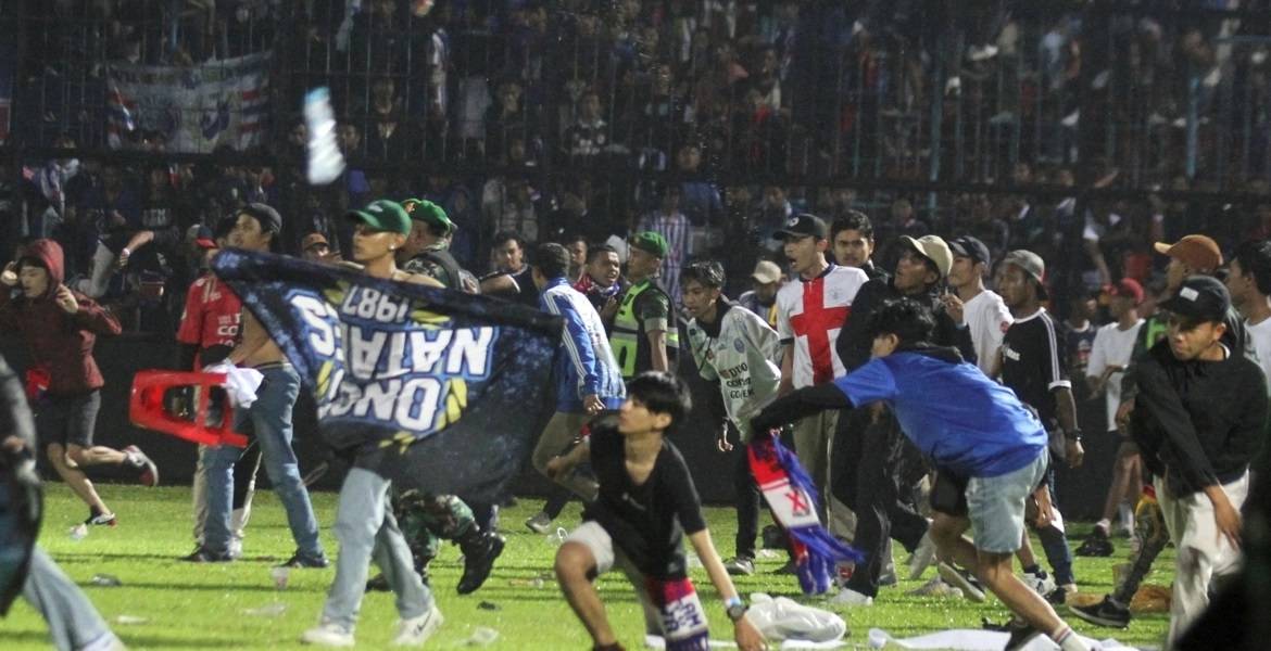 مقتل 174 شخصاً خلال أعمال شغب في إحدى مباريات الدوري الإندونيسي