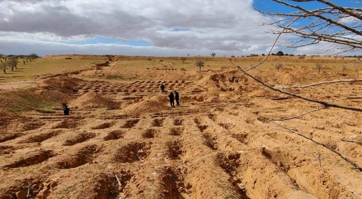 انتشال 42 جثة مجهولة الهوية من مقبرة جماعية في سرت