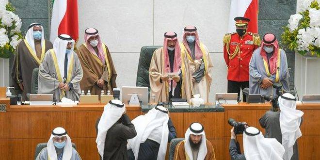 أمير الكويت يقبَل استقالة الحكومة