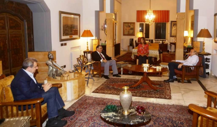 جنبلاط عرض مع سفير مصر المستجدّات