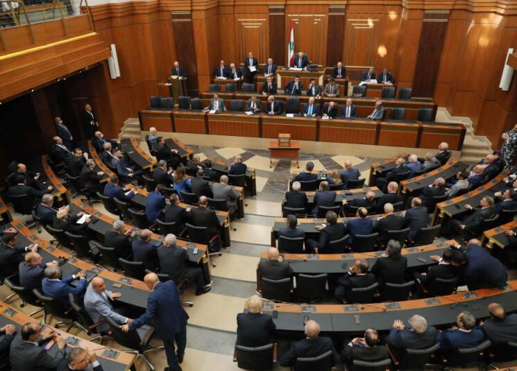 بين التشريع والانتخاب: ما مصير مجلس النواب والحكومة؟ وهل من انتقال للصلاحيات في حال الفراغ الرئاسي؟