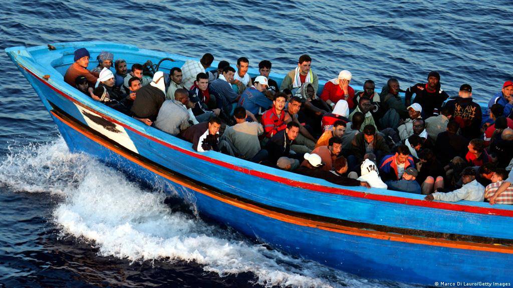 فاجعة قارب الموت لم تردع المهرّبين .. مركب جديد يُغادر شاطىء المنية
