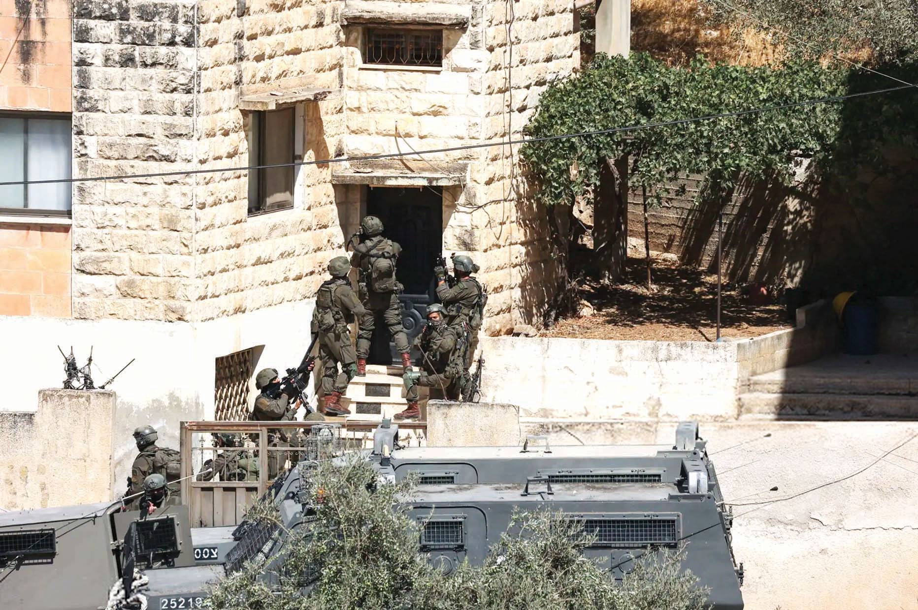 إصابة جندي «إسرائيلي» بإطلاق نار استهدف مُستوطنين جنوب نابلس
«إسرائيل» : الجيش غير مُستعدّ لوجستياً لمواصلة القتال في الضفة الغربيّة
