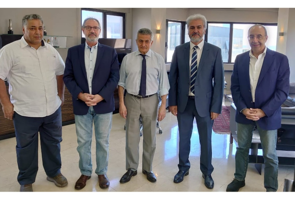وفد نقابة المهندسين بحث مع الخليل
موضوع حجز اموال المودعين والنقابة