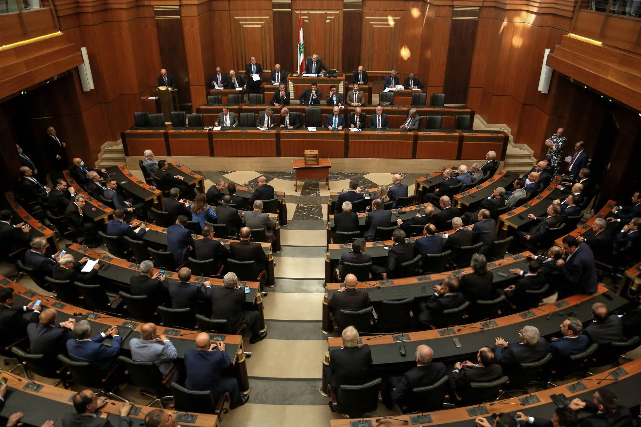 جلسة انتخاب الرئيس كشفت نصف الأوراق... وأحرجت كلّ الأطراف
الرئيس الجديد مُعلّق على حسابات الداخل والخارج... متى تحصل التسوية؟
«الثنائي» و«الوطني الحرّ» والحلفاء يغلبون بالورقة البيضاء مُرشح «القوات» و«التقدمي» و«الكتائب»
بري: من دون توافق لا ننقذ لبنان ... وعندما يحصل سأعيّن جلسة فوراً