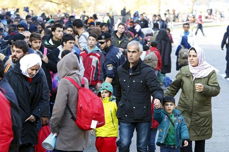 السفارة الأميركيّة لشرف الدين : ممنوع تحريك ملف النازحين
ميقاتي أستجاب للضغوط الأميركيّة وقاد الحملة على وزير المهجرين
قرار دولي بالدمج الكامل للطلاب اللبنانيين والسوريين.. وإلاّ وقف التمويل ؟