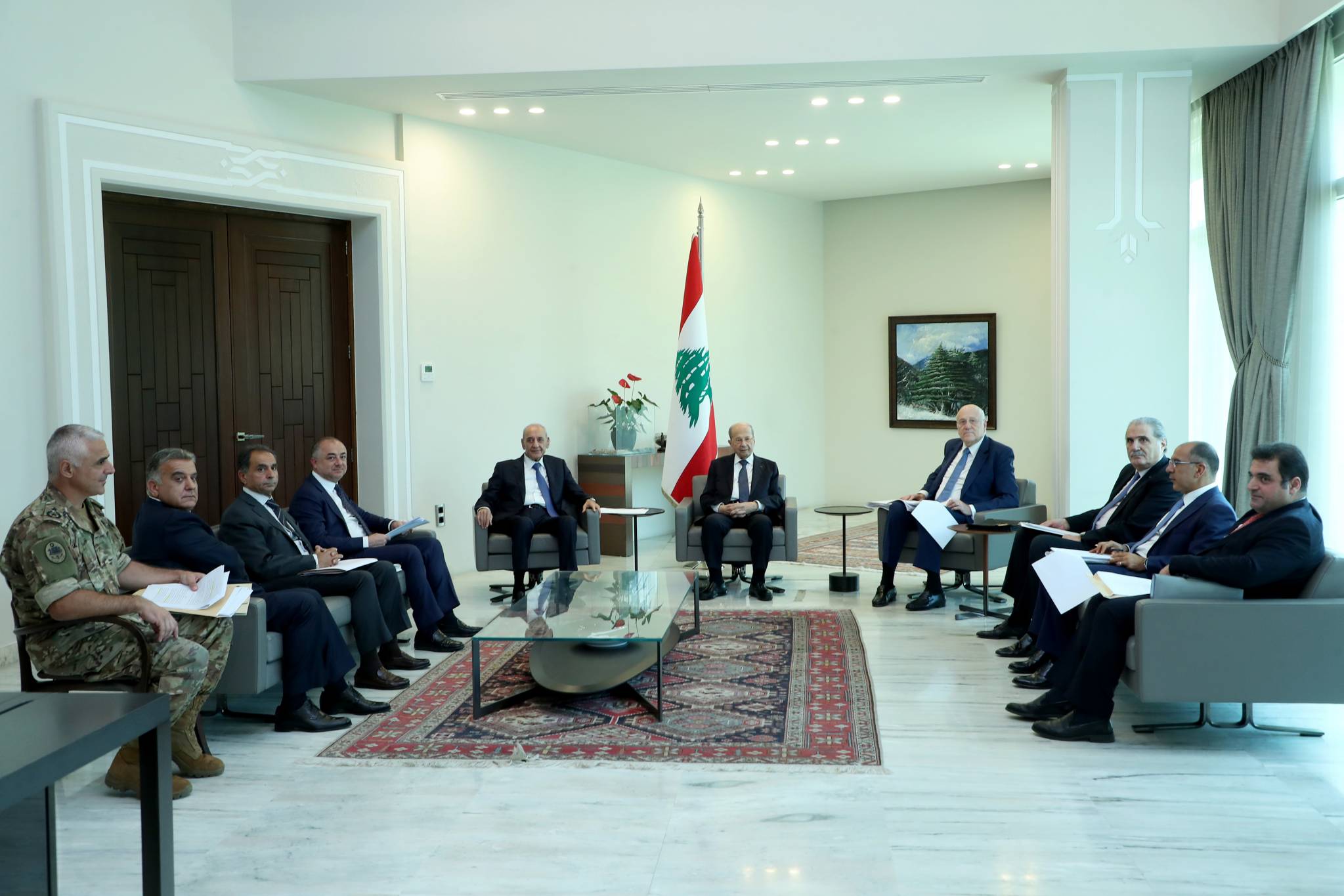 رئيس الجمهوريّة ترأس اجتماعين للجنة ترسيم الحدود البحريّة- بري: الأجواء "قمحة ونص"
ميقاتي: موقفنا مُوحّد لمصلحة لبنان - بوصعب: أيام للتوقيع.. ولبنان سيحصل على حصّته كاملة