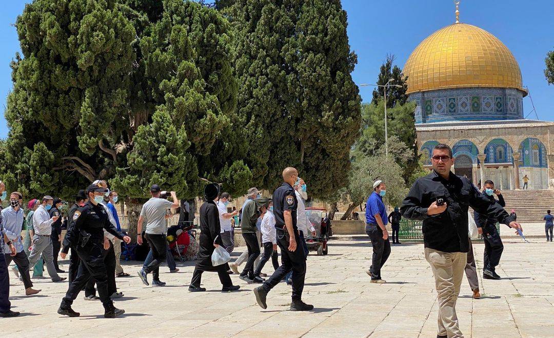 المستوطنون يقتحمون المسجد الأقصى مجدداً ومحاولة إطلاق نار على موقع عسكري للاحتلال