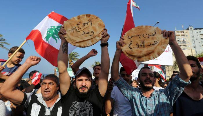 الدولار الجمركي وزيادة الرواتب سيقضيان على ما تبقى من القطاعات.. وشركات خاصة مهددة بالإفلاس ولا إصلاحات حتى الساعة