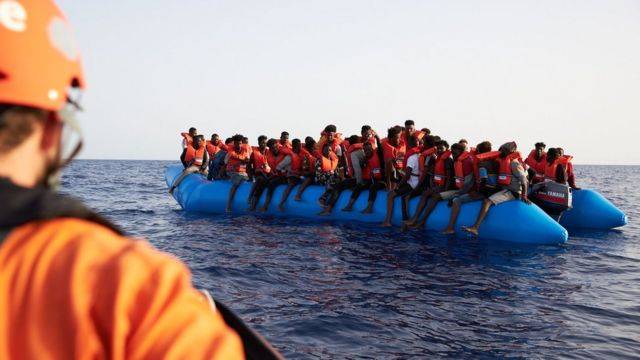 سفنية تغرق قبالة سواحل اليونان... ومقتل 15 مهاجرا على الأقل