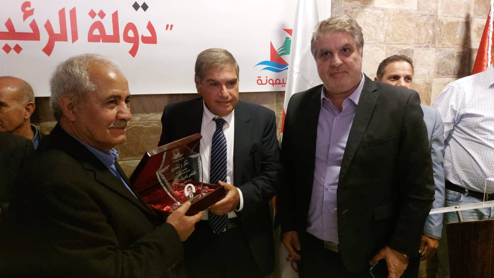 بشرى لمزارعي التبغ..محصولكم بالدولار