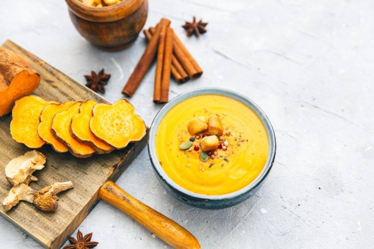 طريقة عمل شوربة العدس بالبطاطا الحلوة