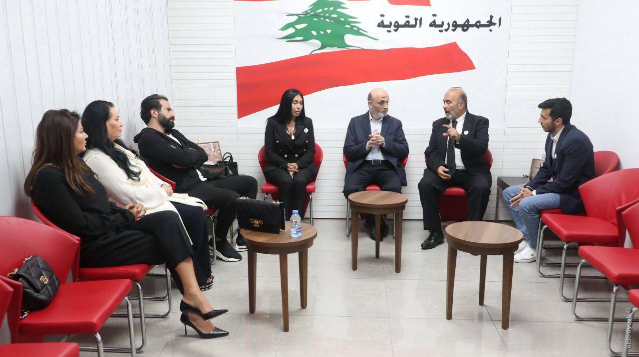 بالصور: عائلة الفنان جورج الراسي تلتقي جعجع في معراب