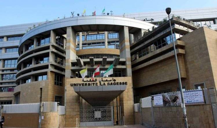 يوم توعوي حول سرطان الثدي في جامعة الحكمة