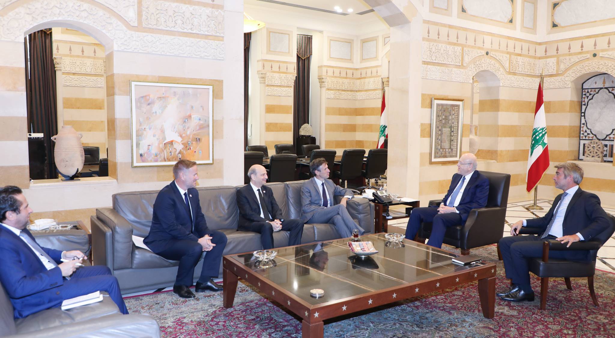 وقّع قانون الموازنة... وبحث أوضاع الجمارك والواقع التربوي
ميقاتي يستعجل "توتال" المباشرة بالتنقيب في المياه اللبنانيّة