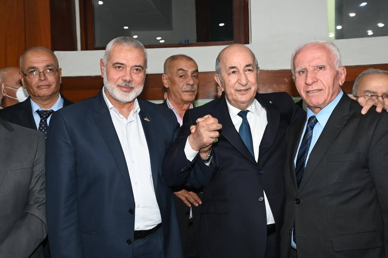 الفصائل الفلسطينية توقع "إتفاق المصالحة" في الجزائر.. وهذه بنوده